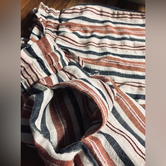 XS Shein ruffle high waisted shorts - Picture 2 of 4